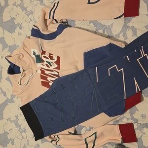 Nike Women's Hooded sweatshirt with matching leggings.